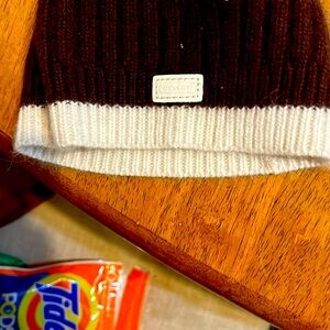 The coach hate brown and white.